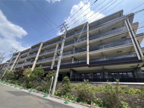 2025年5月築！小型犬2匹まで飼育可能。6階建最上階、奥行きあるルーフバルコニー付きのハイクラスな新築分譲マンションです。