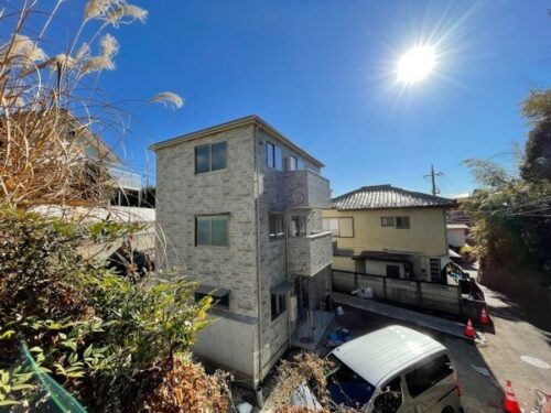 2021年築。お料理好きな方には嬉しい3口コンロ♪駅徒歩7分と好立地で閑静な住宅街。