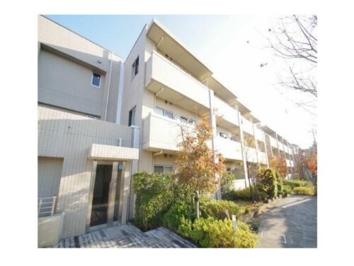 駅徒歩4分の好立地♪ペット飼育ご相談ください！防犯カメラ、モニター付きオートロックなど設備充実の3階建マンション。11月下旬より入居可能です。