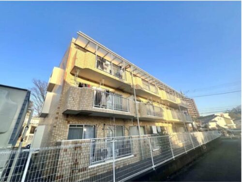 玉川学園前駅 徒歩13分 3階建RC造マンションの1階のお部屋です。リビングに隣接した和室は客間やキッズスペースにも♪