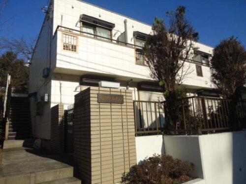 駅徒歩7分 南向きの軽量鉄骨造2階建2階 バストイレ同室でウォシュレット付き。