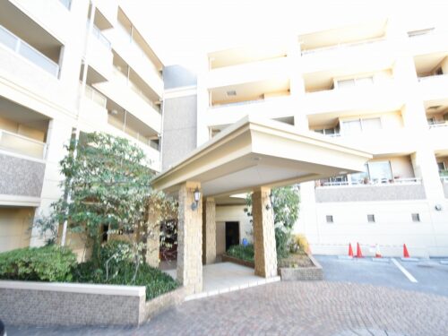 車寄せのある玄関