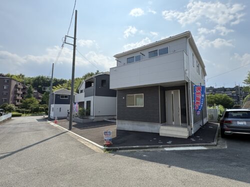 右から1号棟、2号棟(外観) 右から1号棟、2号棟(外観)