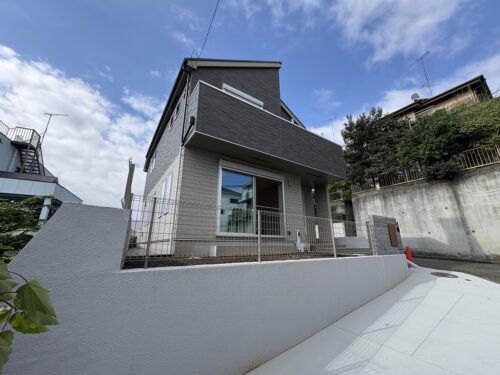 【新築戸建】玉川学園前 駅徒歩16分・南ひな段にて日当・眺望良好！