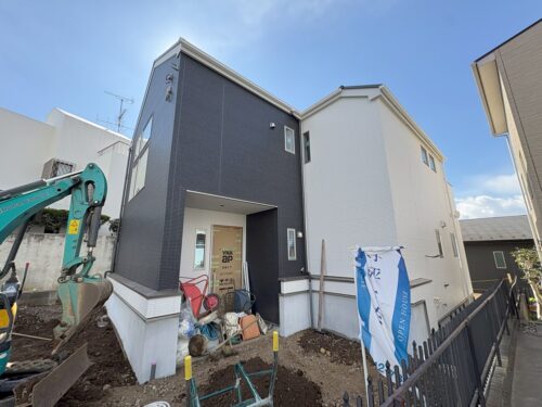 駅まで徒歩10分でもカースペース2台(外観)