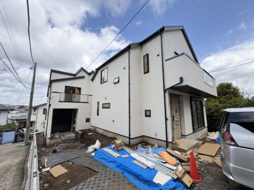 1号棟西側は私道のため解放的！(外観)