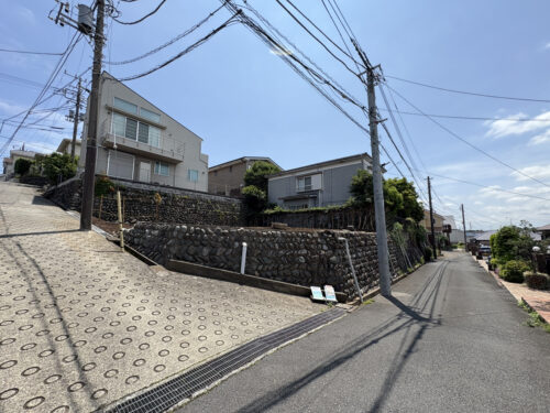 角地で高台で開放的！(外観)