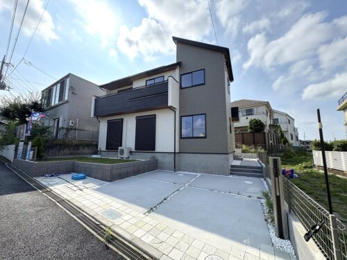 【新築戸建】町田駅 徒歩21分・南道路・整形地・車並列2台・日当良好