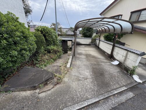 ちゃんと駐車場もありますよ(外観)