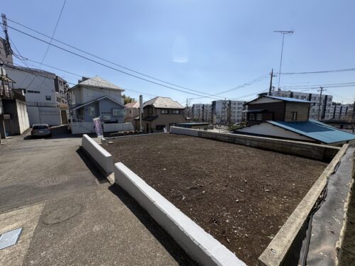 【新築戸建】玉川学園前 駅徒歩16分・南ひな段にて日当・眺望良好！