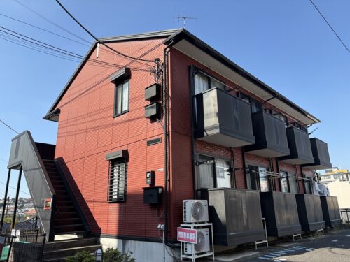 玉川学園前駅 徒歩5分 玉川大学までのアクセス良好◎角部屋につき開放感あり。無料バイク駐輪場付きの軽量鉄骨造アパート。